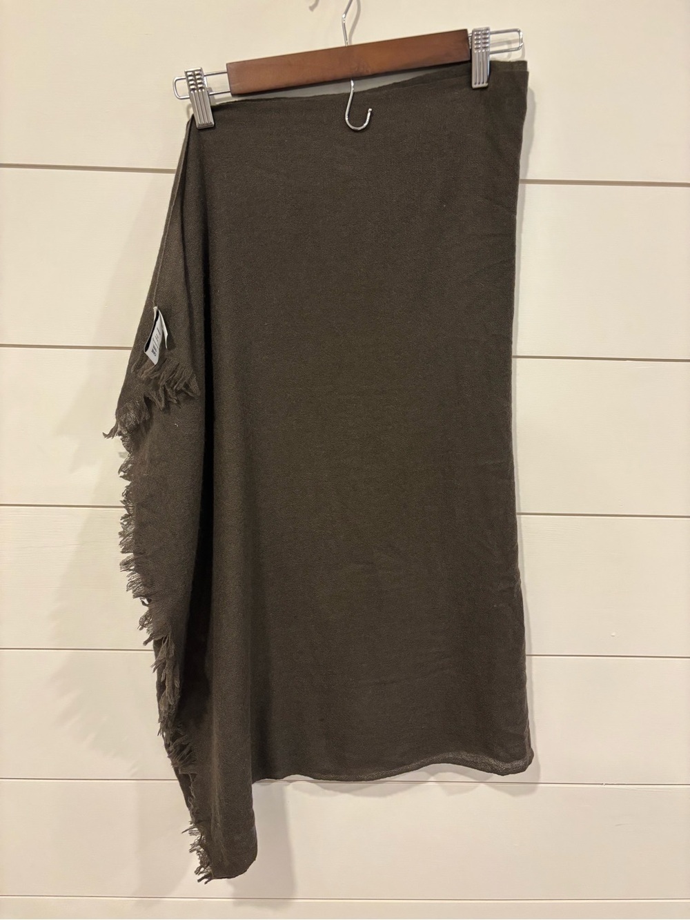Nordstrom 100% Cashmere Brown Fringe Lightweight Wrap Scarf NWOT 30"x82"